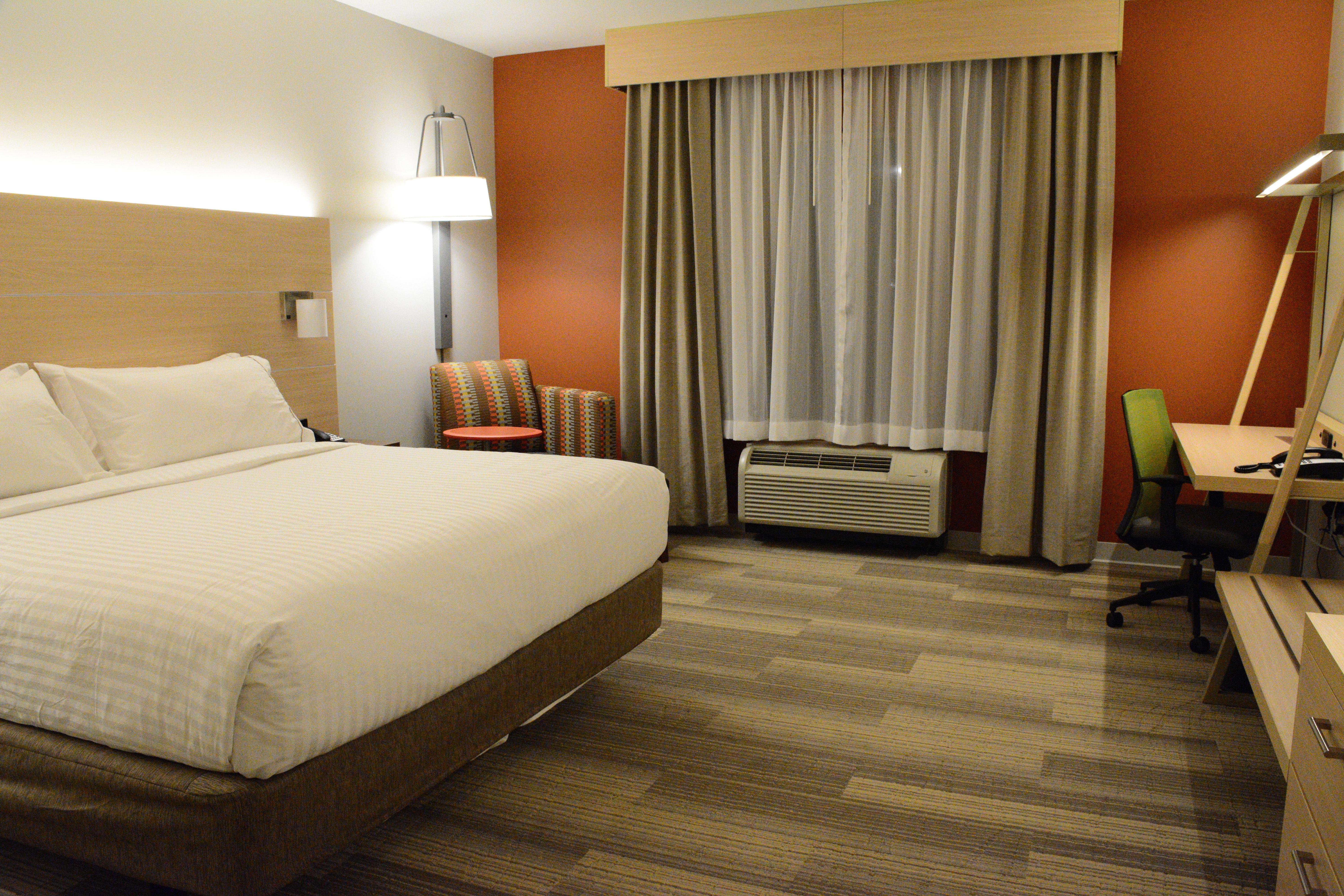 Holiday Express & Lexington Park By Ihg 2*
