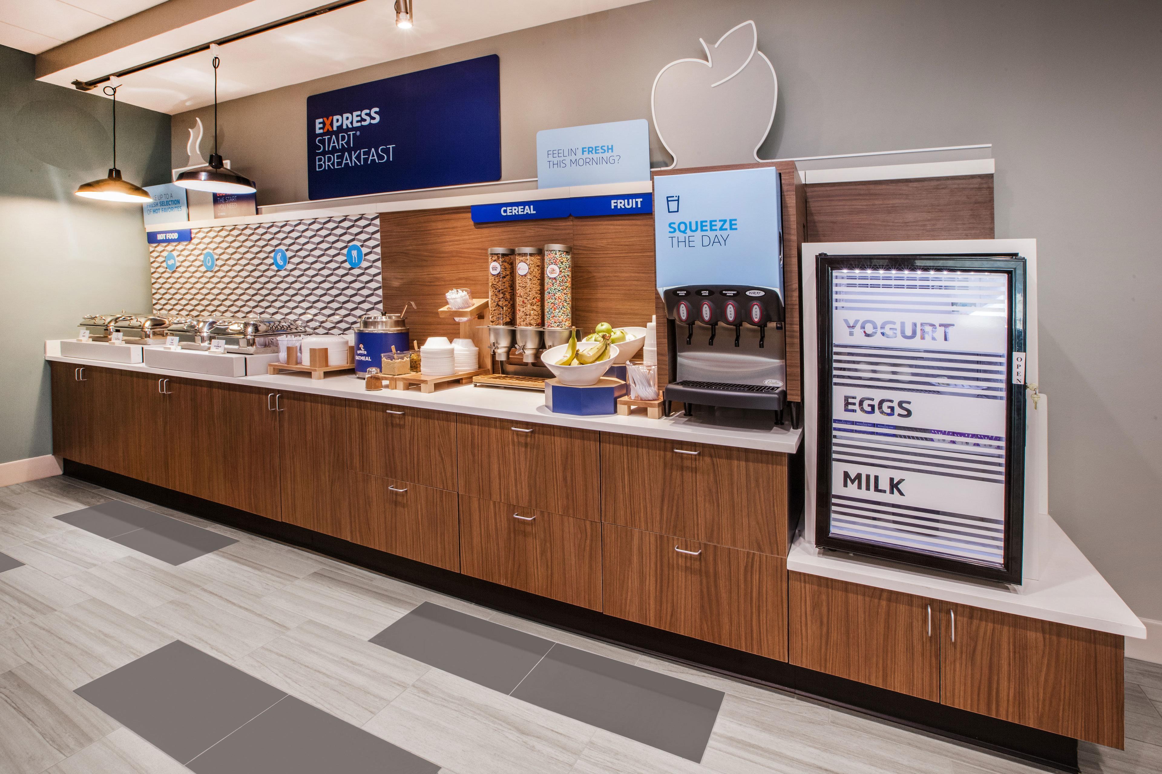 Hotel Holiday Express & Lexington Park By Ihg 2*