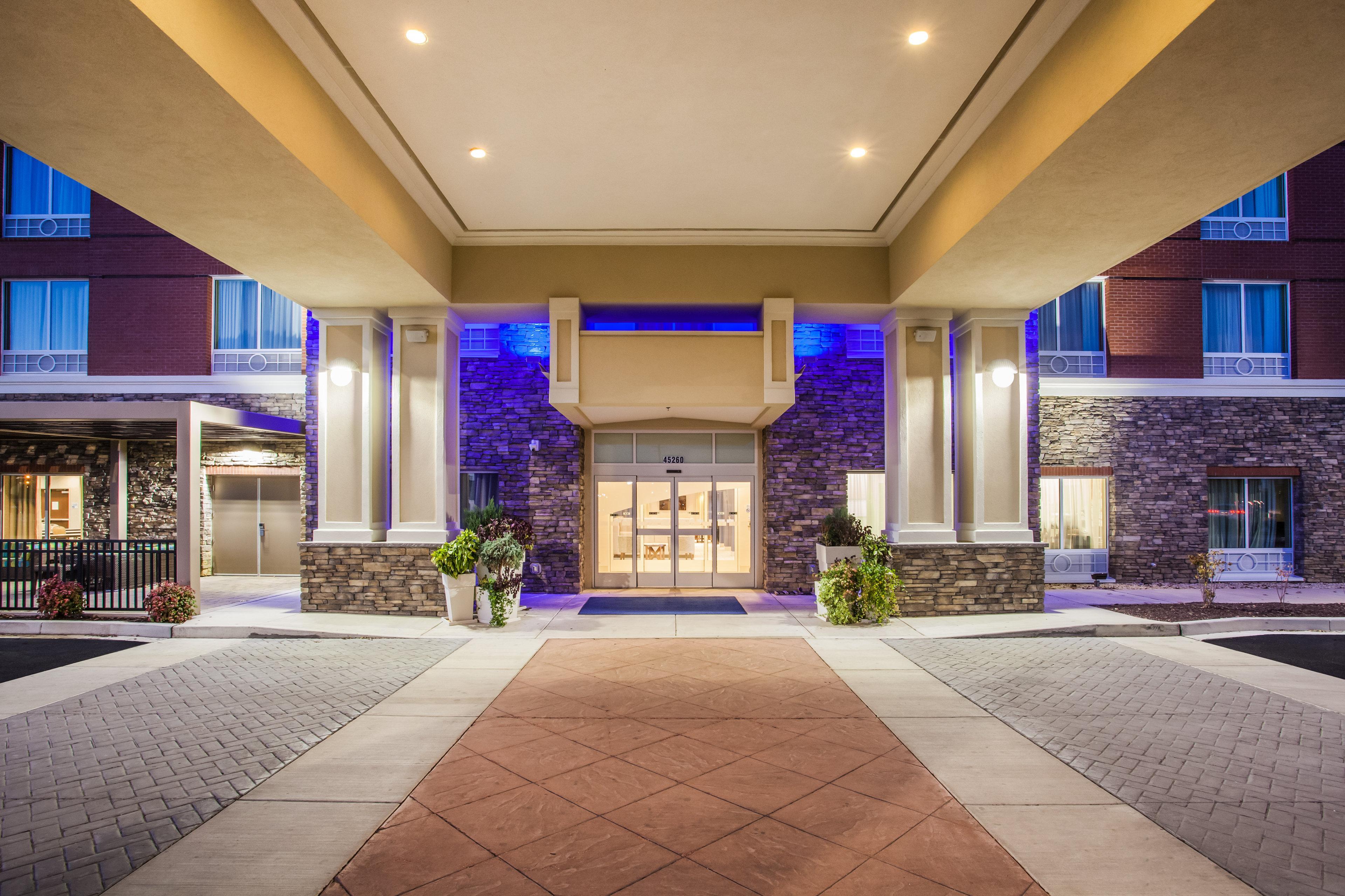 Express & Lexington Park By Ihg Hotel