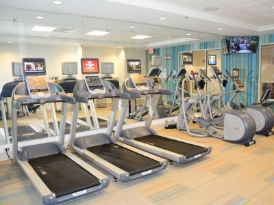 Holiday Express & Lexington Park By Ihg California